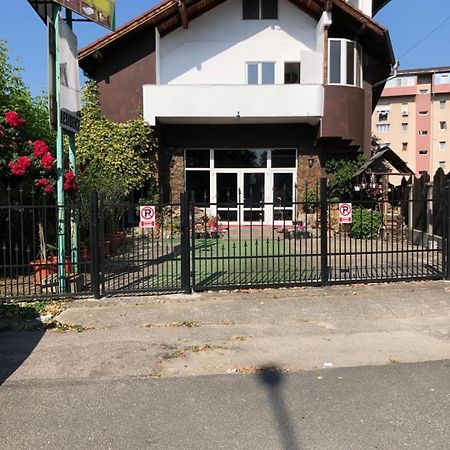 Pensiunea Residence Râmnicu Vâlcea Екстериор снимка